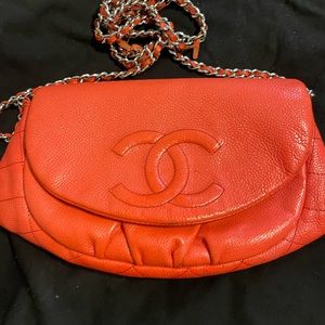 Chanel chain Crossbody bag Prie used in good condition